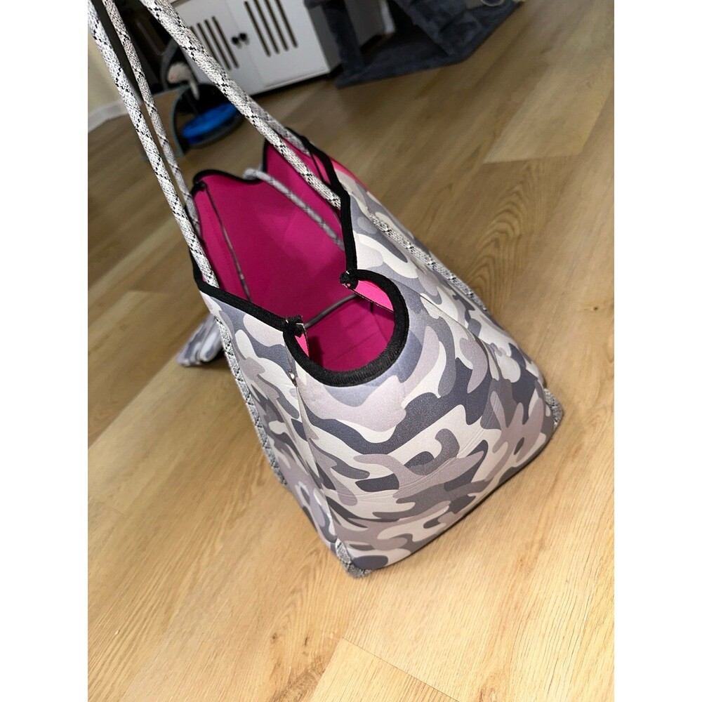 Haute shore grey and pink camo large tote - Picture 7 of 7